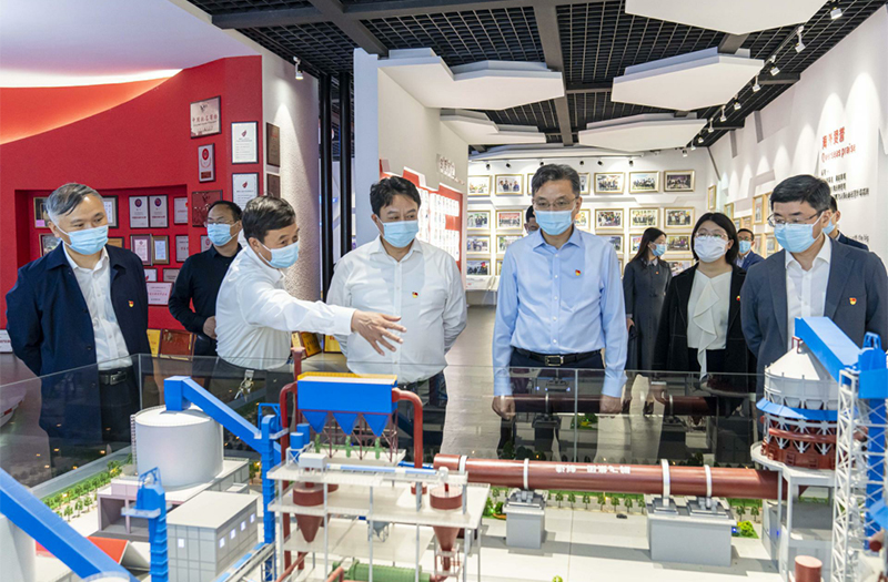 南通市委常委、組織部部長(zhǎng)封春晴率隊(duì)赴江蘇鵬飛集團(tuán)調(diào)研